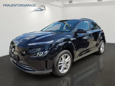 Gebraucht Hyundai Kona Trend 100 kW (136 PS) 2023 Phantom black SUV