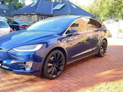 Käytetty Tesla Model X 309 kW (421 HP) 2017 Sininen Katumaasturi
