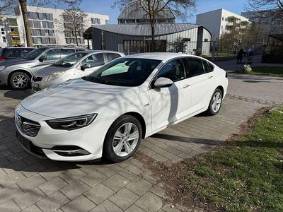 Gebraucht Opel Insignia Country Tourer Innovation 140 PS (102 kW) 2017 Weiß Limousine