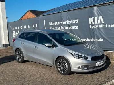 Gebraucht Kia Ceed Sportswagon Spirit 135 PS (99 kW) 2014 Kirunasilber (metallic) Kombi