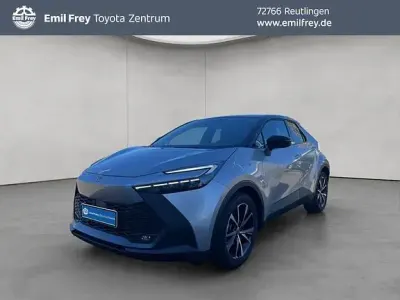 Gebraucht Toyota C-HR 140 PS (102 kW) 2025 Silver metallic / black SUV