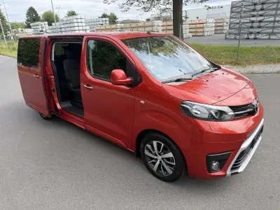 Gebraucht Toyota Proace Verso Team 177 PS (130 kW) 2022 Orange Kombi