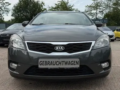 Gebraucht Kia Ceed Spirit 125 PS (91 kW) 2012 Grau Kleinwagen