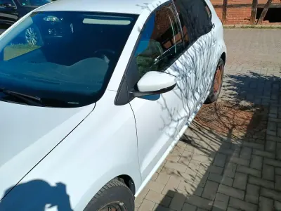 Gebraucht VW Polo Comfortline 90 PS (66 kW) 2016 Weiß Kleinwagen