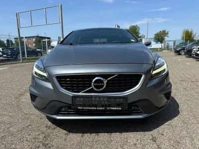 Gebraucht Volvo V40 R-Design 120 PS (88 kW) 2019 Grau Limousine