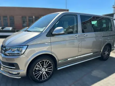 Gebraucht VW Multivan Comfortline 204 PS (150 kW) 2015 Grau Van / Kleinbus