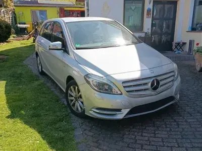 Gebraucht Mercedes B200 AMG Edition 1 156 PS (114 kW) 2012 Silber Van / Kleinbus