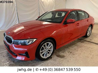 Rot Gebraucht 2020 BMW 330e Advantage Limousine | 22.450 € (Fairer Preis)