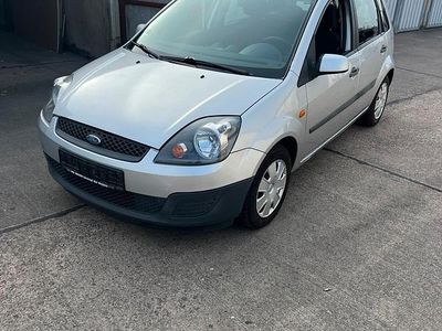 Gebraucht Ford Fiesta 80 PS (58 kW) 2007 Silber Kleinwagen