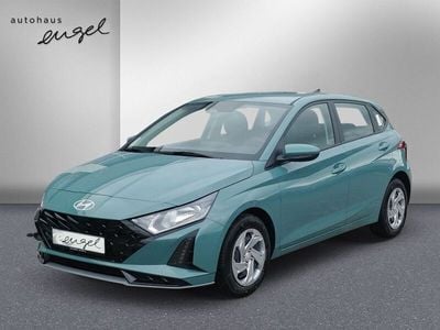 Neu Hyundai i20 Select 101 PS (74 kW) 2025 Grün Limousine