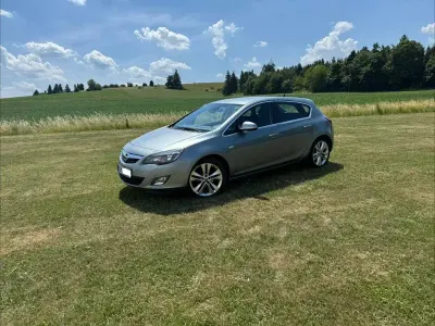 Gebraucht Opel Astra Cosmo 140 PS (102 kW) 2010 Grau Limousine