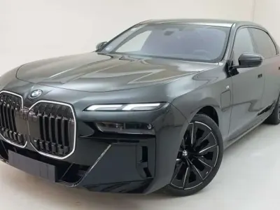 Gebraucht BMW 750e M Sport 489 PS (359 kW) 2025 Schwarz Limousine