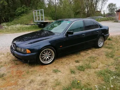 Second-hand BMW 520 185 CP (136 kW) 2001 Albastru Berlinǎ