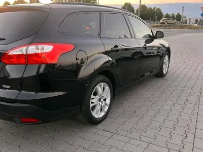Gebraucht Ford Focus 128 PS (94 kW) 2014 Schwarz Kombi