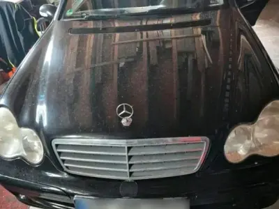 Gebraucht Mercedes 220 143 PS (105 kW) 2005 Schwarz Kombi