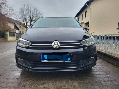 Schwarz Gebraucht 2019 VW Touran Comfortline Van / Kleinbus | 22.000 € (Fairer Preis)