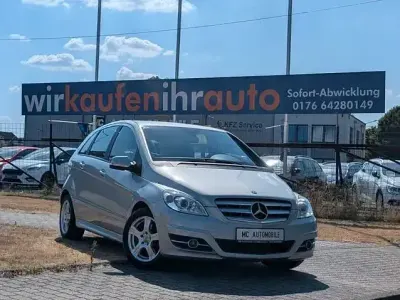 Gebraucht Mercedes B180 109 PS (80 kW) 2009 Silber Van / Kleinbus