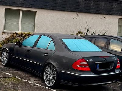 Usata Mercedes E320 Avantgarde 204 CV (150 kW) 2003 Grigio Berlina