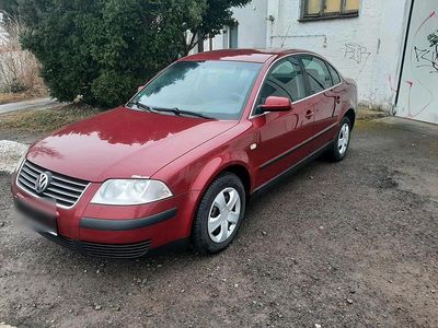 Gebraucht VW Passat 101 PS (74 kW) 2003 Rot Limousine
