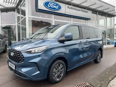 Neu Ford Tourneo Titanium 150 PS (110 kW) 2026 Blau Van / Kleinbus