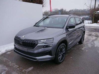 Neu Skoda Karoq SportLine 190 PS (139 kW) 2026 Graphite grau metallic SUV