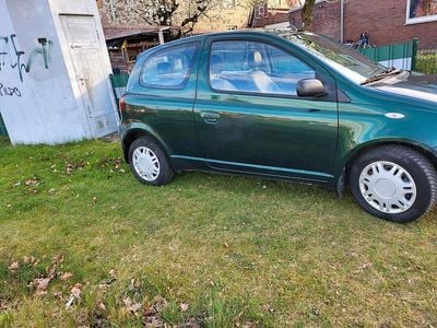 Usata Toyota Yaris 68 CV (50 kW) 2000 Verde Utilitaria