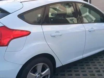 Gebraucht Ford Focus 101 PS (74 kW) 2015 Weiß Limousine
