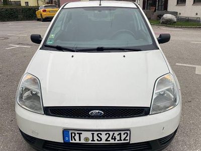 Usata Ford Fiesta Ambiente 60 CV (44 kW) 2005 Bianco Utilitaria