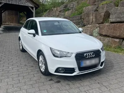 Gebraucht Audi A1 Attraction 86 PS (63 kW) 2013 Weiß Kleinwagen