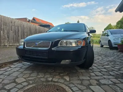 Używany Volvo V70 Kinetic 140 KM (102 kW) 2007 Czarny Kombi