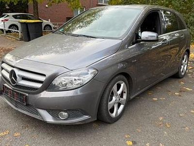 Mercedes B200