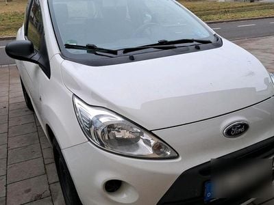 Weiß Gebraucht 2014 Ford Ka Kleinwagen | 2.100 € (Teuer)
