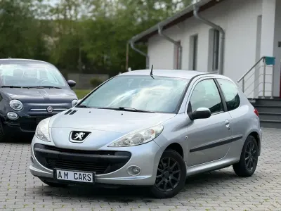 Gebraucht Peugeot 206+ Basis 75 PS (55 kW) 2010 Grau Kleinwagen