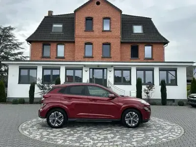 Gebraucht Hyundai Kona Trend 100 kW (136 PS) 2022 Rot SUV