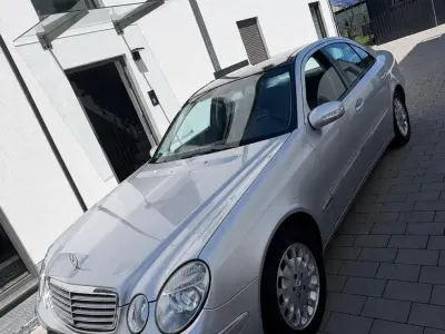 Gebraucht Mercedes E220 150 PS (110 kW) 2002 Silber Limousine