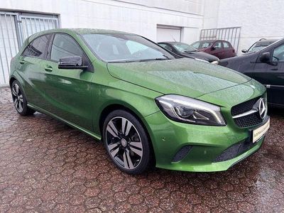 Gebraucht Mercedes A180 Urban 122 PS (89 kW) 2016 Elbait green  metallic paint Limousine