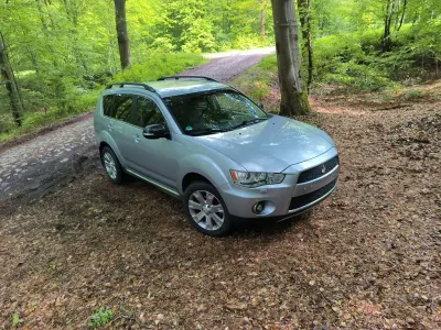 Gebraucht Mitsubishi Outlander Edition 177 PS (130 kW) 2011 Silber SUV
