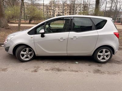 Gebraucht Opel Meriva 101 PS (74 kW) 2011 Silber Van / Kleinbus