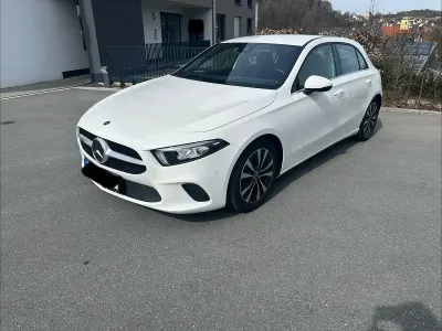 Używany Mercedes A180 136 KM (100 kW) 2021 Biały Sedan/Limuzyna
