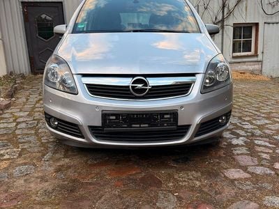 Second-hand Opel Zafira 150 CP (110 kW) 2008 Argintiu Monovolum