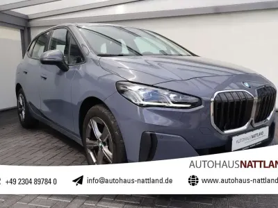 Gebraucht BMW 223 Active Tourer Sport Line 204 PS (150 kW) 2023 Sparkling kupfergrau metallic Van / Kleinbus