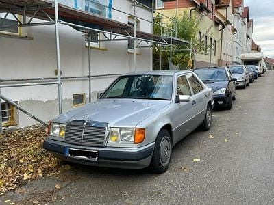 Second-hand Mercedes 200 75 CP (55 kW) 1993 Argintiu Berlinǎ