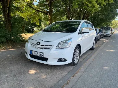 Gebraucht Toyota Verso Executive 150 PS (110 kW) 2012 Weiß Van / Kleinbus
