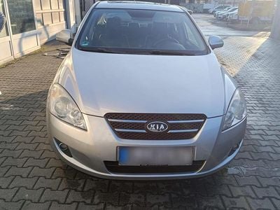 Używany Kia Ceed 105 KM (77 kW) 2007 Srebrny Hatchback
