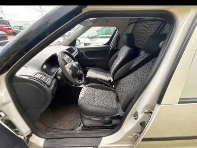 Gebraucht Skoda Roomster 69 PS (50 kW) 2011 Weiß Van / Kleinbus