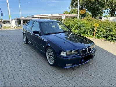 BMW 323
