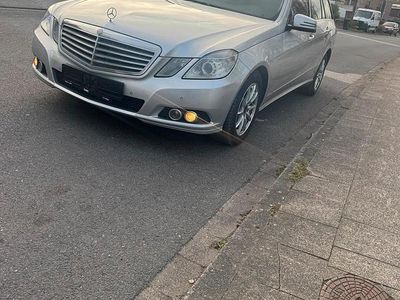 Gebraucht Mercedes E220 190 PS (139 kW) 2011 Grau Kombi