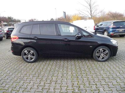 Black sapphire metallic Gebraucht 2017 BMW 220 Sport Line Van / Kleinbus | 16.500 € (Etwas zu teuer)