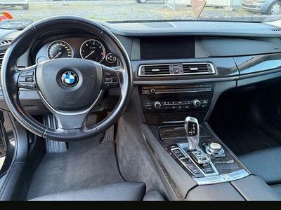 BMW 730