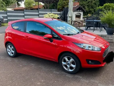 Gebraucht Ford Fiesta 90 PS (66 kW) 2013 Rot Kleinwagen